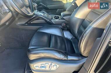 Позашляховик / Кросовер Porsche Cayenne 2012 в 
