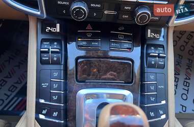 Внедорожник / Кроссовер Porsche Cayenne 2014 в 