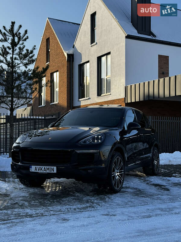 Внедорожник / Кроссовер Porsche Cayenne 2017 в 