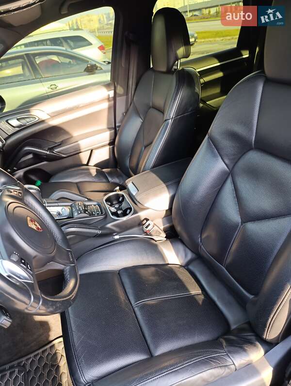Позашляховик / Кросовер Porsche Cayenne 2013 в Києві
