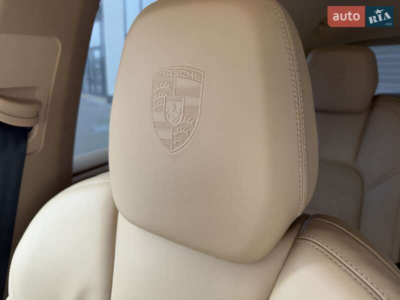 Внедорожник / Кроссовер Porsche Cayenne 2016 в Киеве