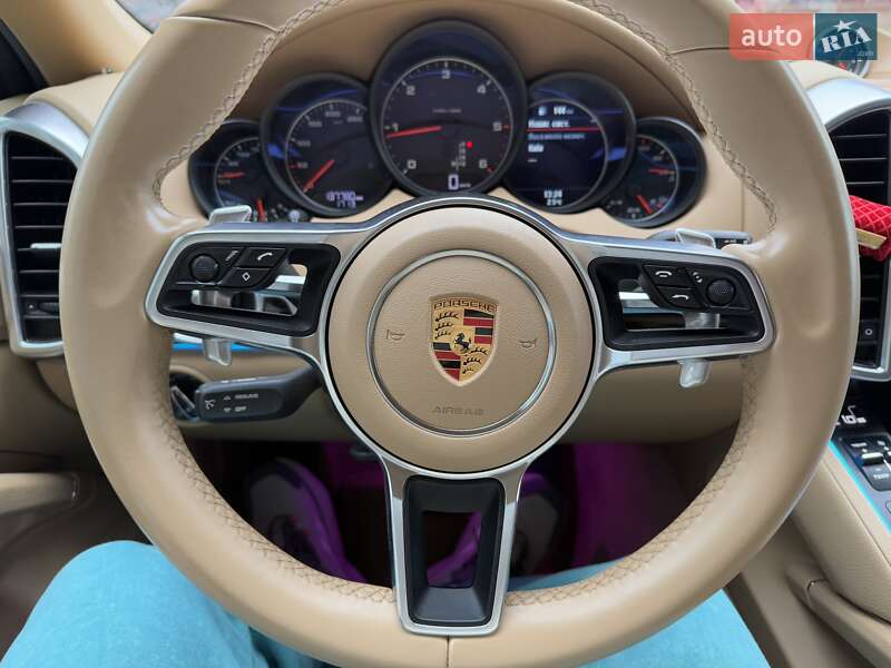 Внедорожник / Кроссовер Porsche Cayenne 2016 в Киеве