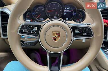 Внедорожник / Кроссовер Porsche Cayenne 2016 в 