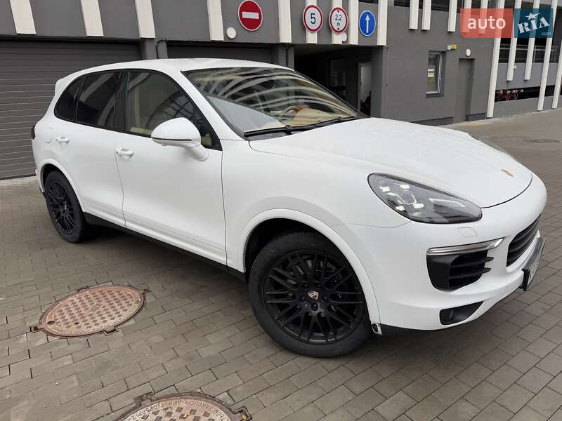 Внедорожник / Кроссовер Porsche Cayenne 2016 в Киеве