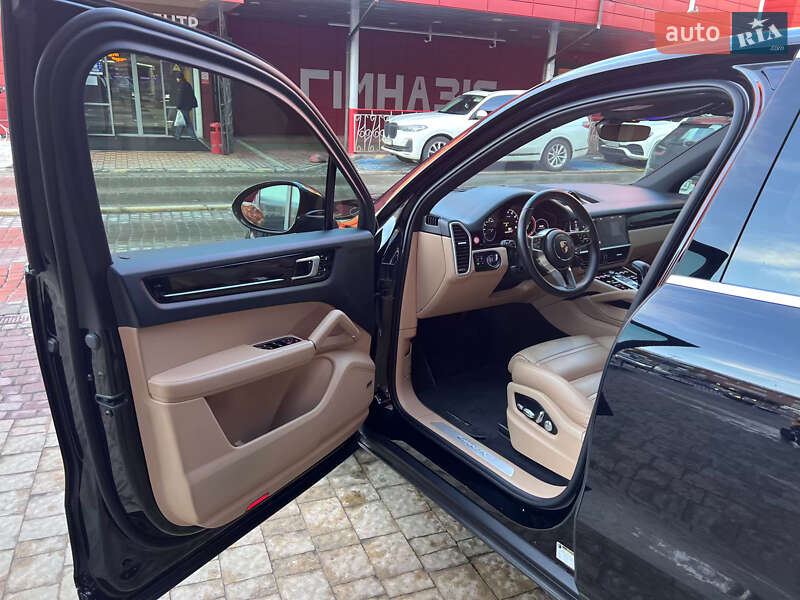 Позашляховик / Кросовер Porsche Cayenne 2019 в Львові