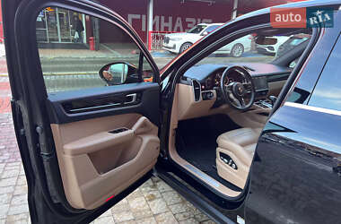 Внедорожник / Кроссовер Porsche Cayenne 2019 в 