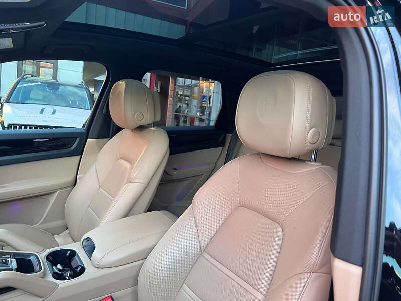 Позашляховик / Кросовер Porsche Cayenne 2019 в Львові