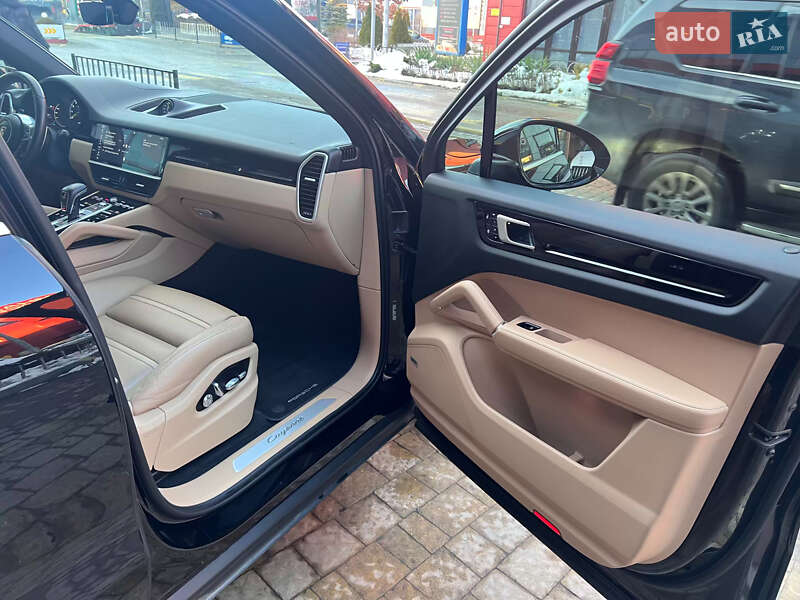 Позашляховик / Кросовер Porsche Cayenne 2019 в Львові