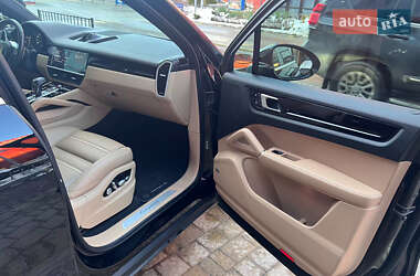 Внедорожник / Кроссовер Porsche Cayenne 2019 в 