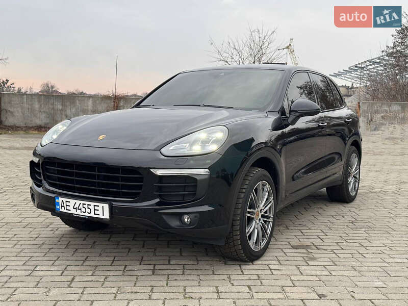 Внедорожник / Кроссовер Porsche Cayenne 2015 в 