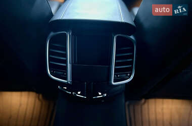 Позашляховик / Кросовер Porsche Cayenne 2011 в 