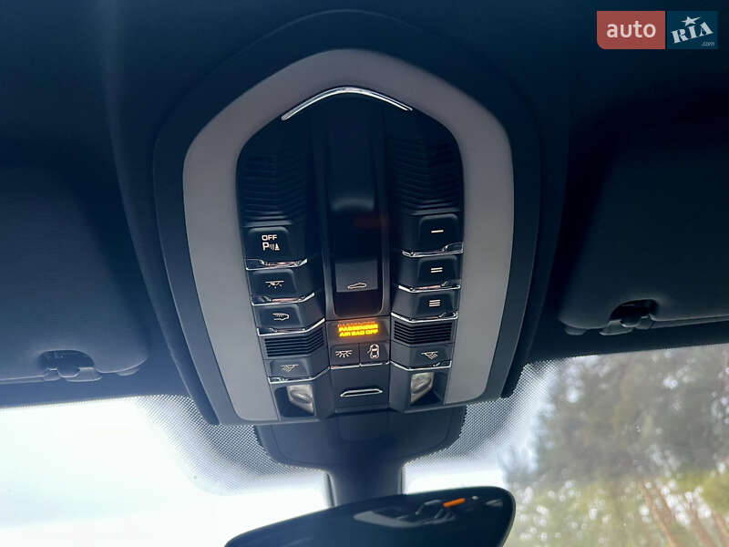 Позашляховик / Кросовер Porsche Cayenne 2011 в Києві
