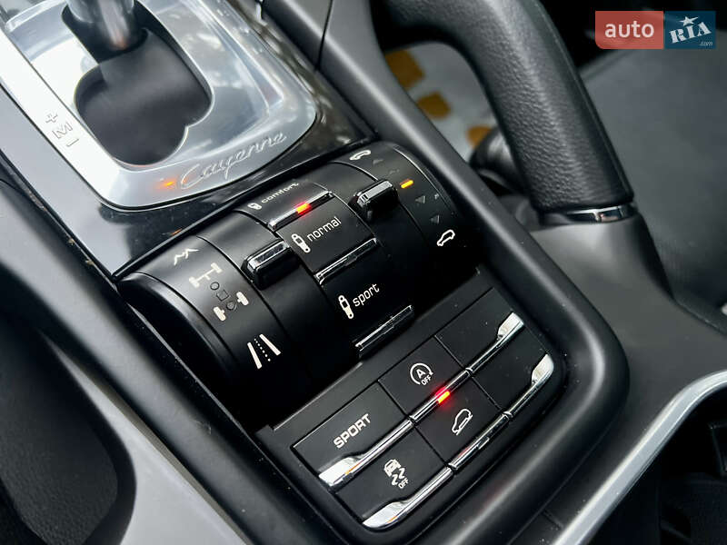 Позашляховик / Кросовер Porsche Cayenne 2011 в Києві