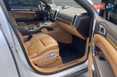 Внедорожник / Кроссовер Porsche Cayenne 2013 в 