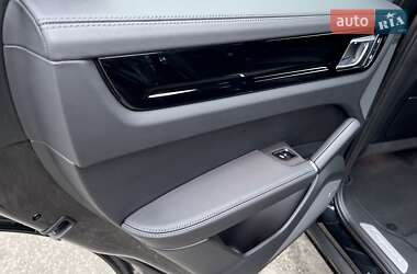 Внедорожник / Кроссовер Porsche Cayenne 2022 в 
