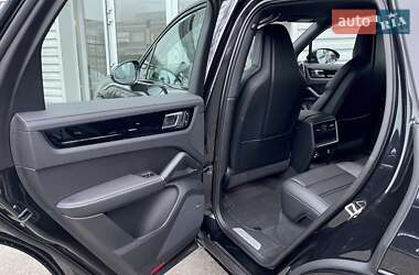 Внедорожник / Кроссовер Porsche Cayenne 2022 в 