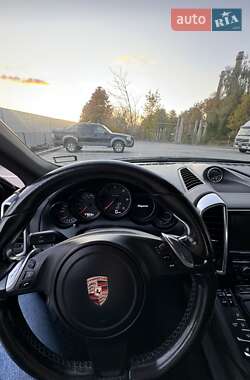 Внедорожник / Кроссовер Porsche Cayenne 2012 в 