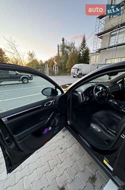 Внедорожник / Кроссовер Porsche Cayenne 2012 в 