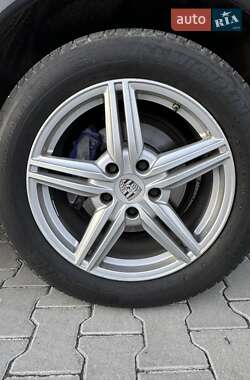 Внедорожник / Кроссовер Porsche Cayenne 2012 в 