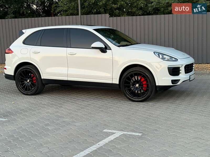 Позашляховик / Кросовер Porsche Cayenne 2016 в Києві