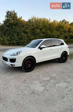 Позашляховик / Кросовер Porsche Cayenne 2016 в 