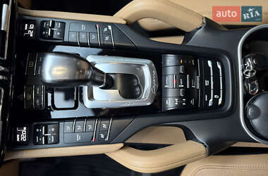 Внедорожник / Кроссовер Porsche Cayenne 2014 в 
