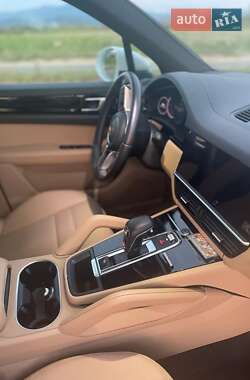 Внедорожник / Кроссовер Porsche Cayenne 2021 в 