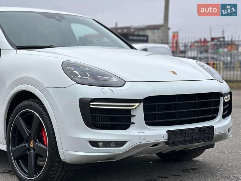Позашляховик / Кросовер Porsche Cayenne 2016 в Києві