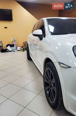 Внедорожник / Кроссовер Porsche Cayenne 2011 в 