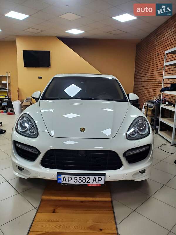 Внедорожник / Кроссовер Porsche Cayenne 2011 в Запорожье