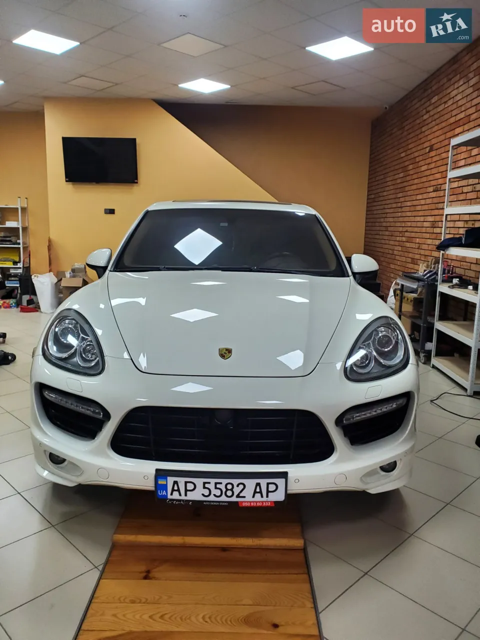 2012 Porsche Cayenne - мініатюра 18