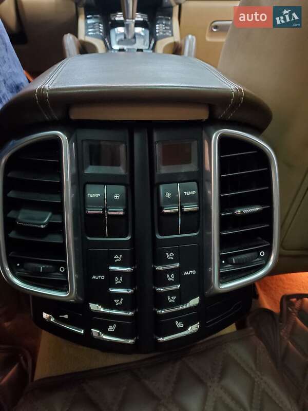 Внедорожник / Кроссовер Porsche Cayenne 2011 в Запорожье