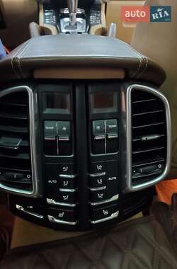 Внедорожник / Кроссовер Porsche Cayenne 2011 в 