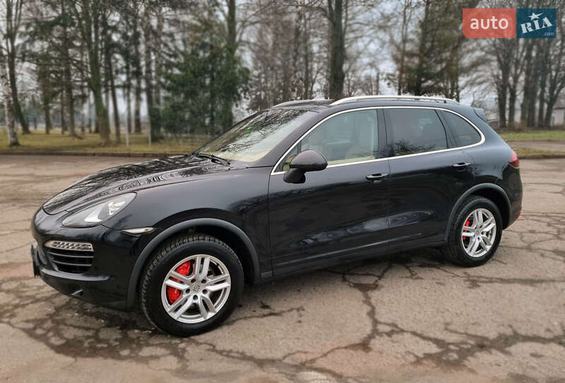 Позашляховик / Кросовер Porsche Cayenne 2011 в Чернівцях