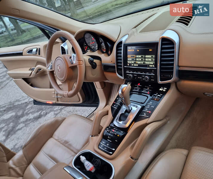 Позашляховик / Кросовер Porsche Cayenne 2011 в Чернівцях