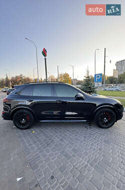 Внедорожник / Кроссовер Porsche Cayenne 2017 в 