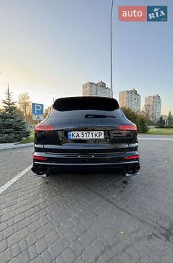 Внедорожник / Кроссовер Porsche Cayenne 2017 в 