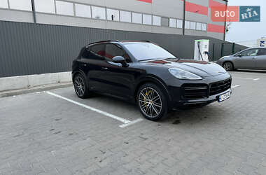 Внедорожник / Кроссовер Porsche Cayenne 2020 в 