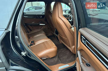 Внедорожник / Кроссовер Porsche Cayenne 2020 в 