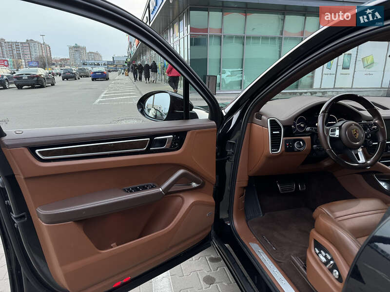 Внедорожник / Кроссовер Porsche Cayenne 2020 в Киеве