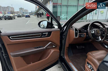 Внедорожник / Кроссовер Porsche Cayenne 2020 в 