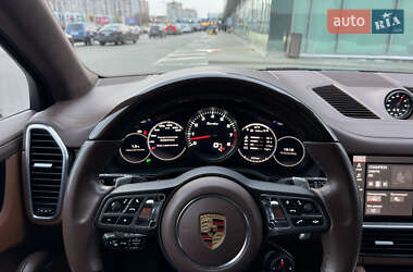 Внедорожник / Кроссовер Porsche Cayenne 2020 в 