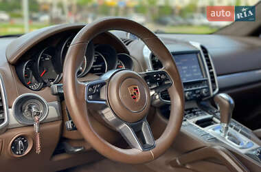 Внедорожник / Кроссовер Porsche Cayenne 2016 в 