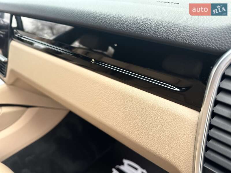 Внедорожник / Кроссовер Porsche Cayenne 2017 в Киеве