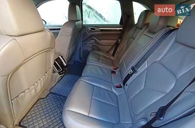 Внедорожник / Кроссовер Porsche Cayenne 2012 в 