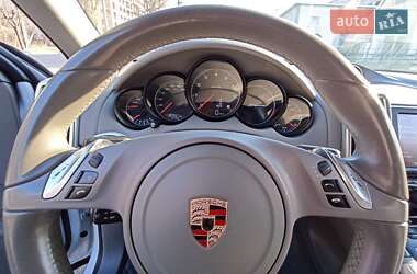 Внедорожник / Кроссовер Porsche Cayenne 2012 в 