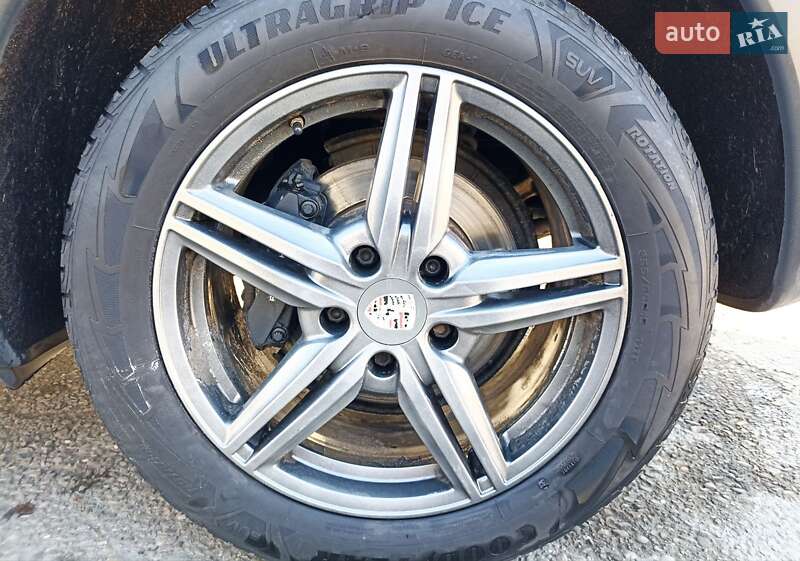 Внедорожник / Кроссовер Porsche Cayenne 2012 в Черновцах