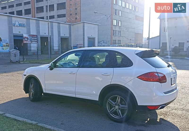 Внедорожник / Кроссовер Porsche Cayenne 2012 в Черновцах
