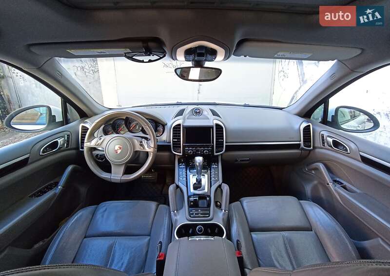Внедорожник / Кроссовер Porsche Cayenne 2012 в Черновцах