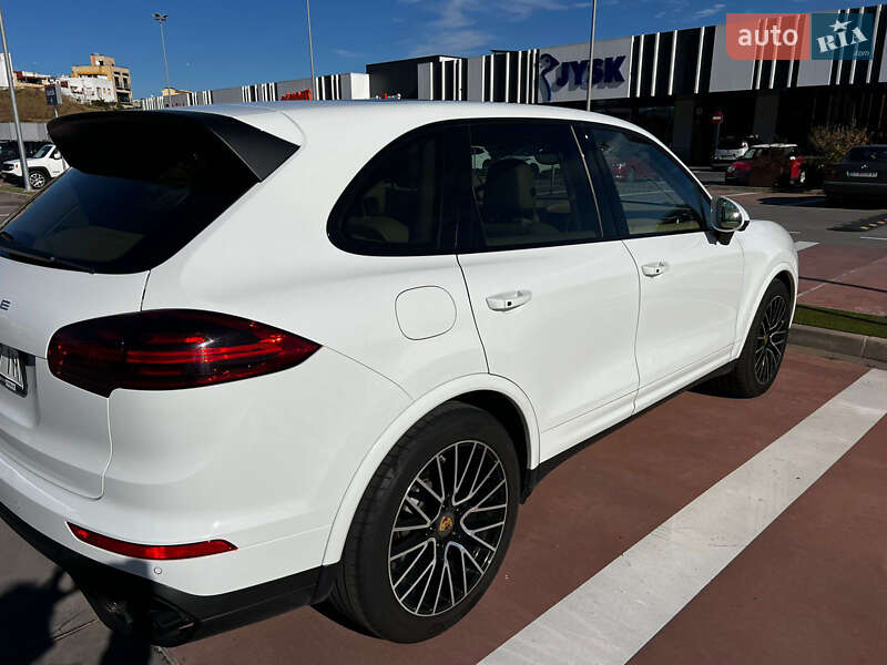 Позашляховик / Кросовер Porsche Cayenne 2016 в Дніпрі фото 3 Позашляховик / Кросовер Porsche Cayenne 2016 в Дніпрі